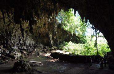Flores Batu Cermin Höhle